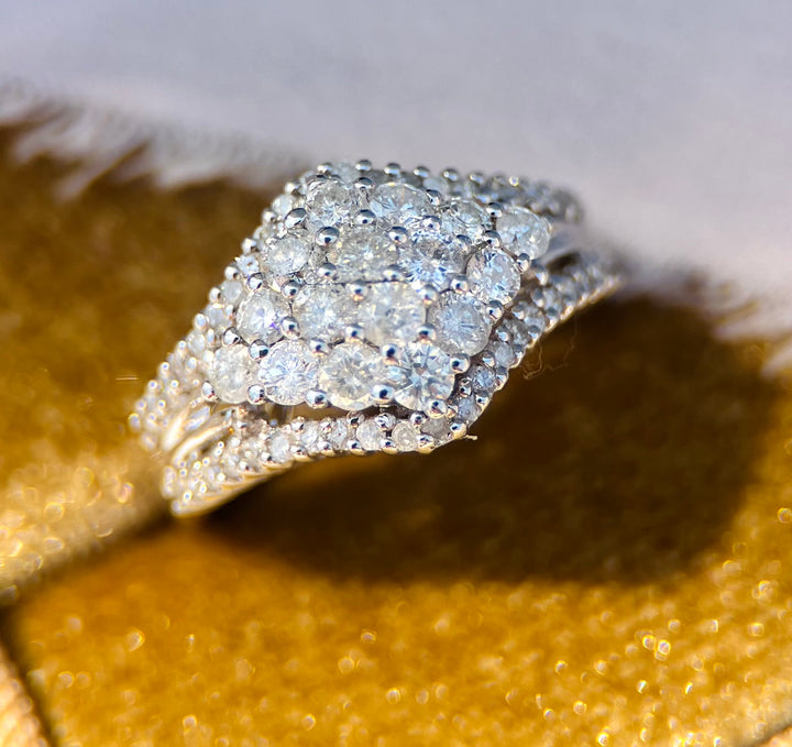 1.00 Carat tw Diamond Ring in 18k White Gold