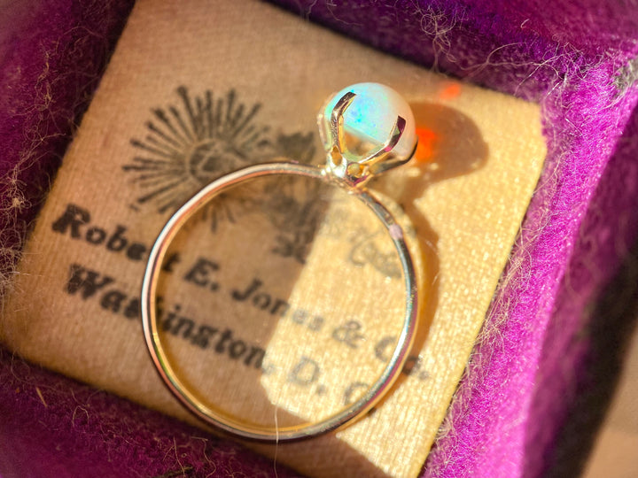 Vintage Simple Opal Ring in 14k Yellow Gold