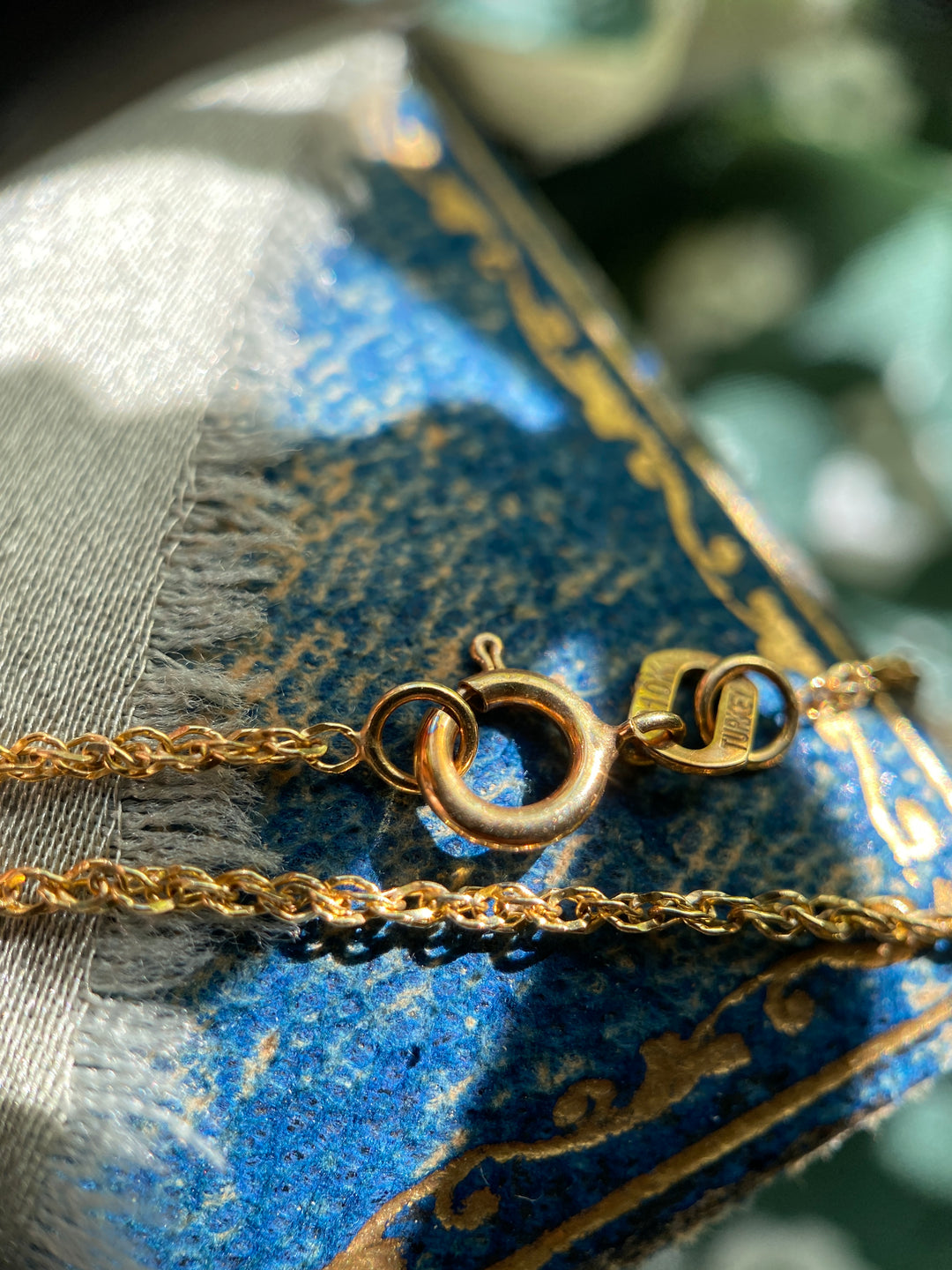 Glittering Woven Chain in 10k Yellow Gold 22“
