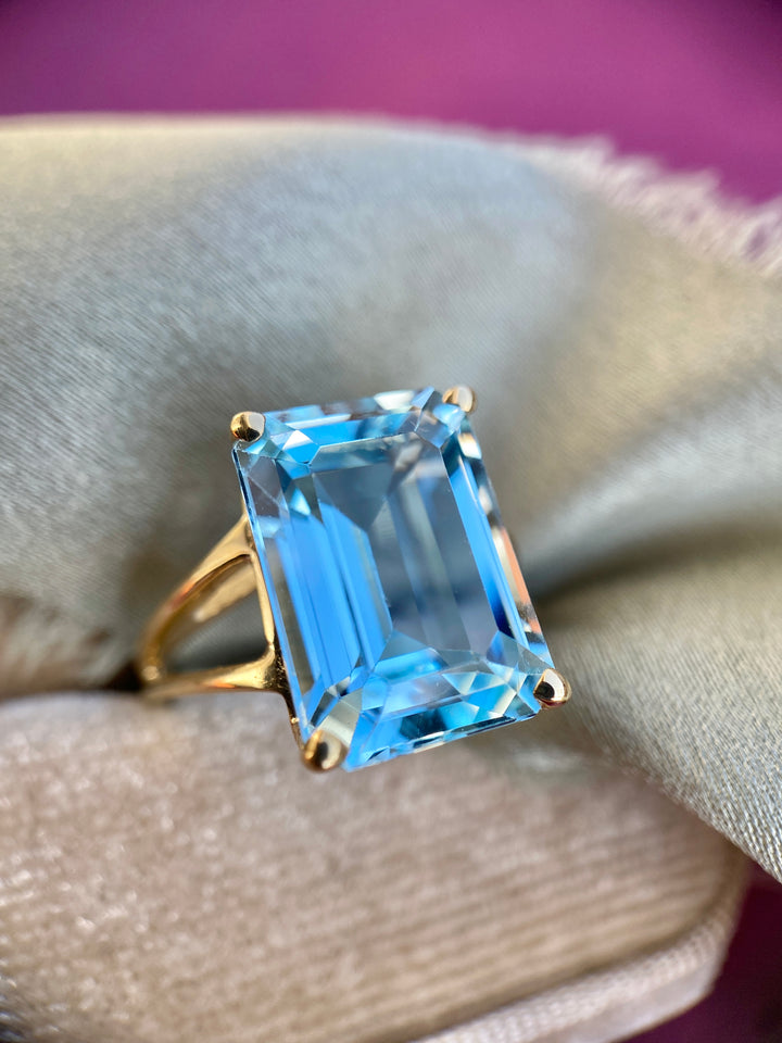 Clear Sky Vintage Blue Topaz Ring in 10k Yellow Gold