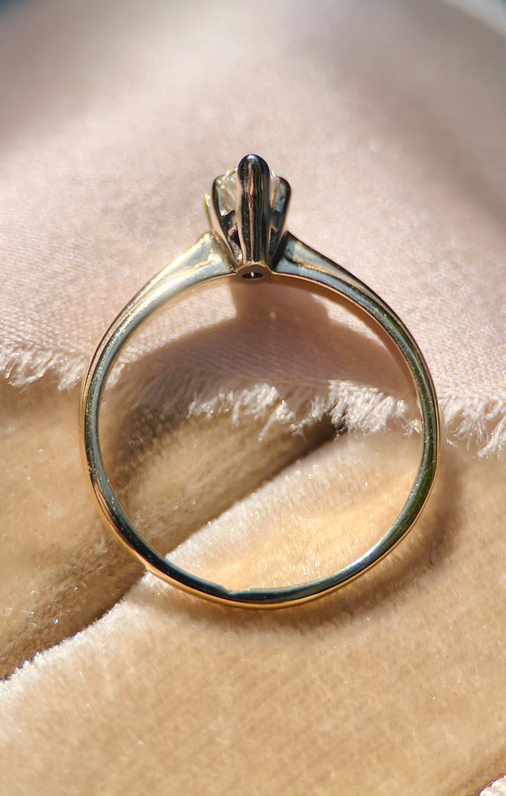 1/2ctw Marquise Diamond Engagment Ring in 14k Yellow Gold