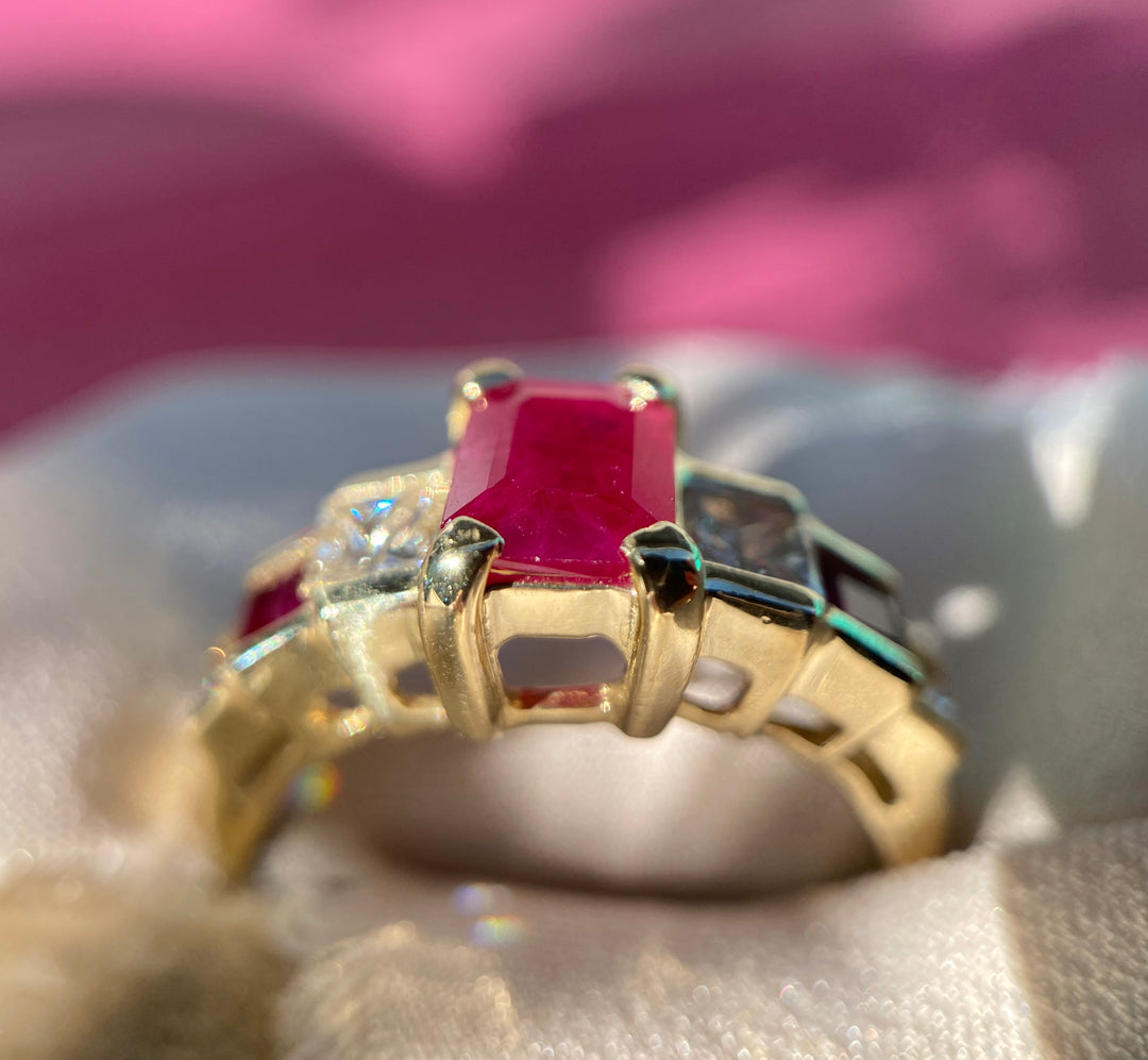 Vintage Natural Ruby And Diamond Graduated Ring in 14k Yellow Gold