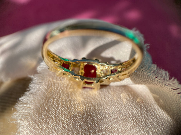 Vintage Natural Ruby And Diamond Graduated Ring in 14k Yellow Gold