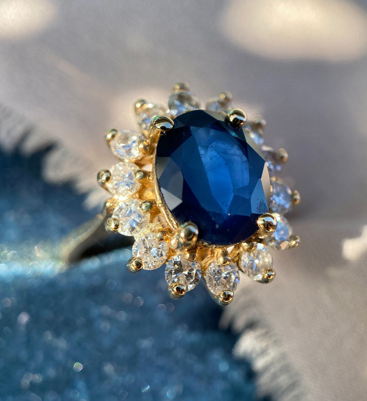 Vintage Deep Blue Sea Sapphire And Diamond Halo Ring in 14k Warm Yellow Gold 4.00tcw