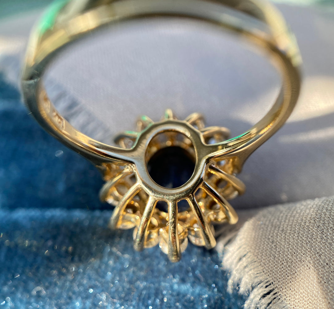 Vintage Deep Blue Sea Sapphire And Diamond Halo Ring in 14k Warm Yellow Gold 4.00tcw