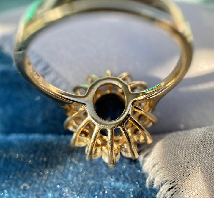 Vintage Deep Blue Sea Sapphire And Diamond Halo Ring in 14k Warm Yellow Gold 4.00tcw