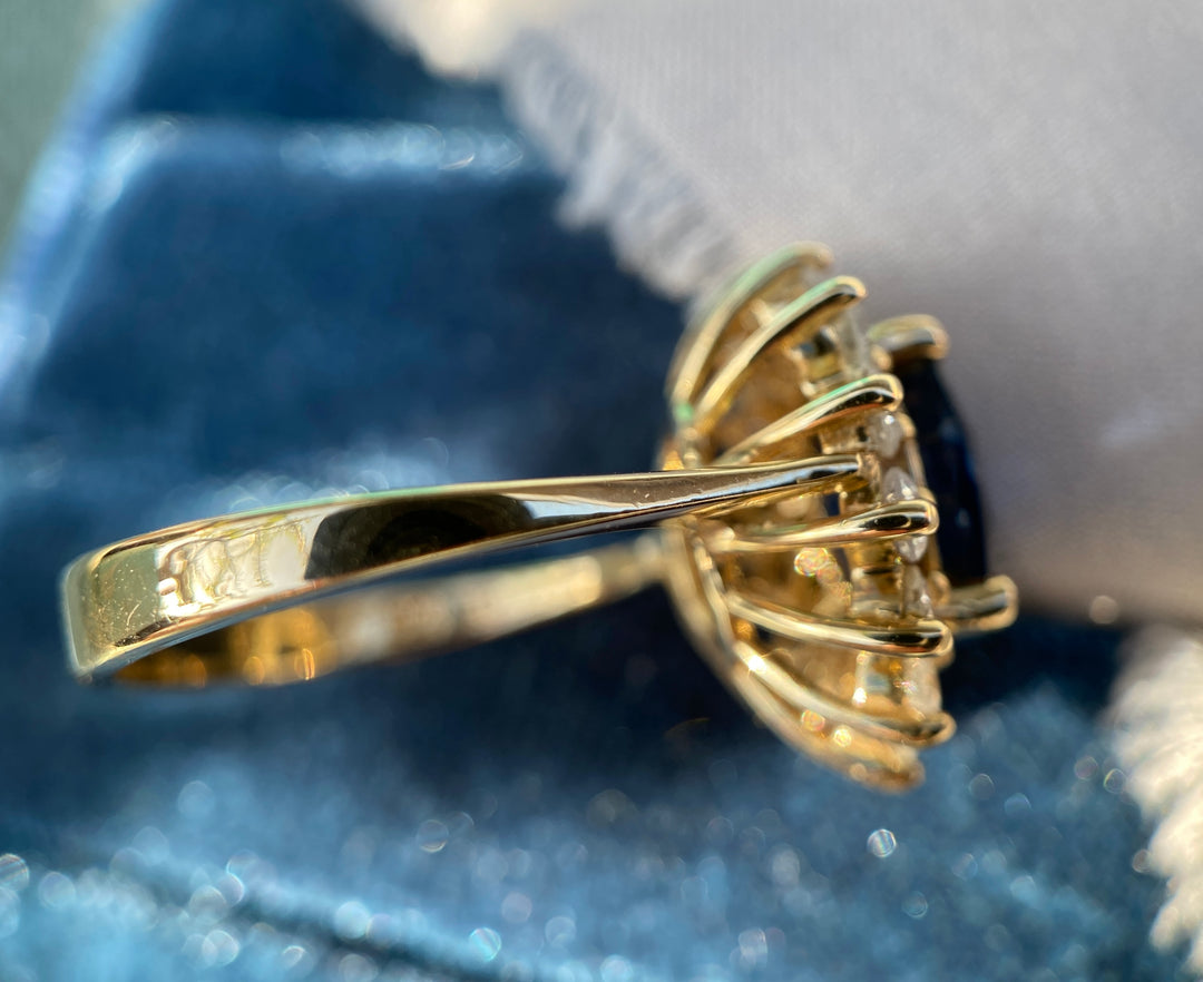 Vintage Deep Blue Sea Sapphire And Diamond Halo Ring in 14k Warm Yellow Gold 4.00tcw