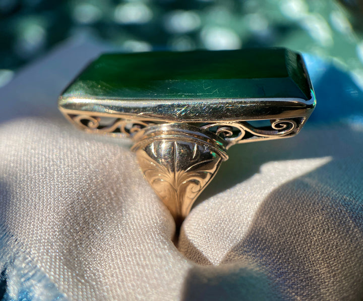 Retro 1940’s Jade Ring in 15k Warm Yellow Gold