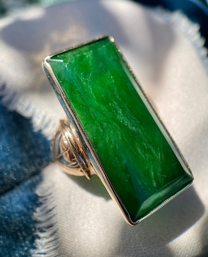 Retro 1940’s Jade Ring in 15k Warm Yellow Gold
