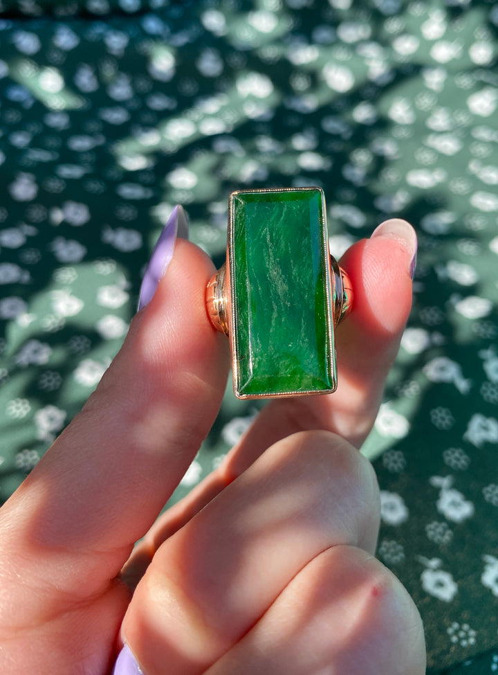 Retro 1940’s Jade Ring in 15k Warm Yellow Gold