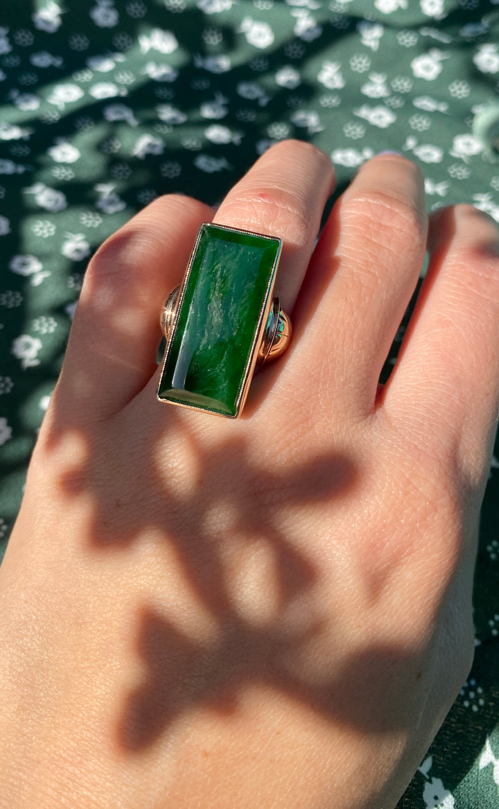 Retro 1940’s Jade Ring in 15k Warm Yellow Gold