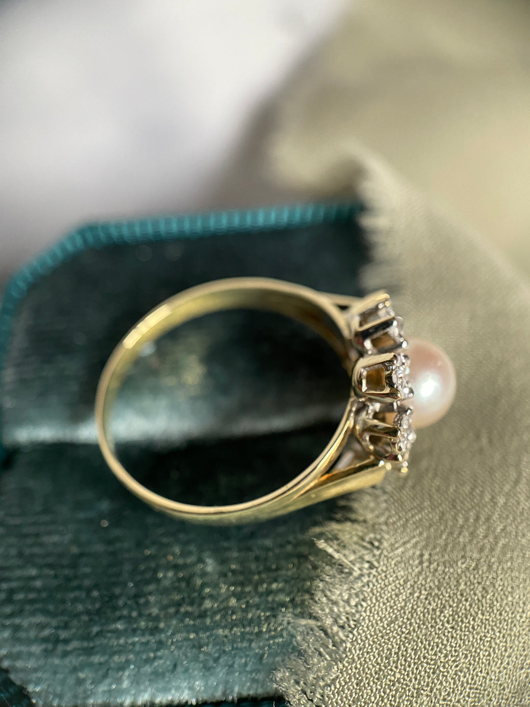 Daisy Pearl Ring with Single Cut Diamonds in 14k Yellow Gold