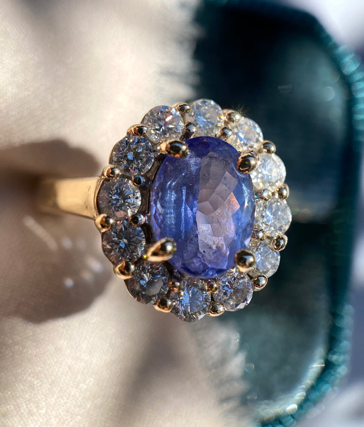 90’s Vintage Lavender Tanzanite and Diamond Ring in 14k Yellow Gold with TCW: 2.48