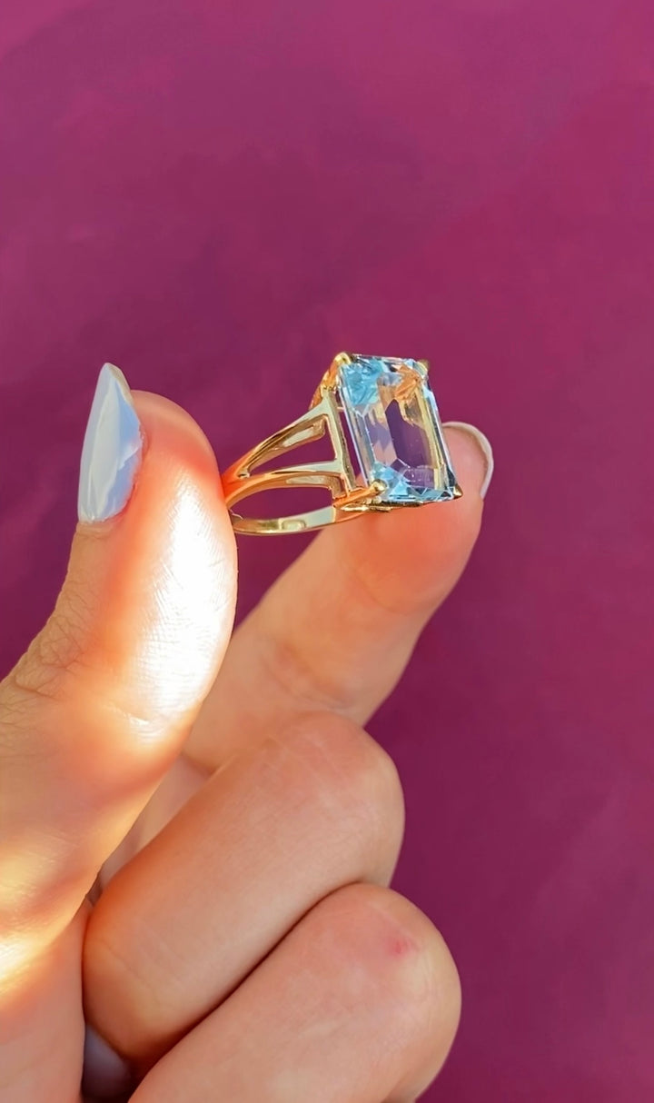 Clear Sky Vintage Blue Topaz Ring in 10k Yellow Gold