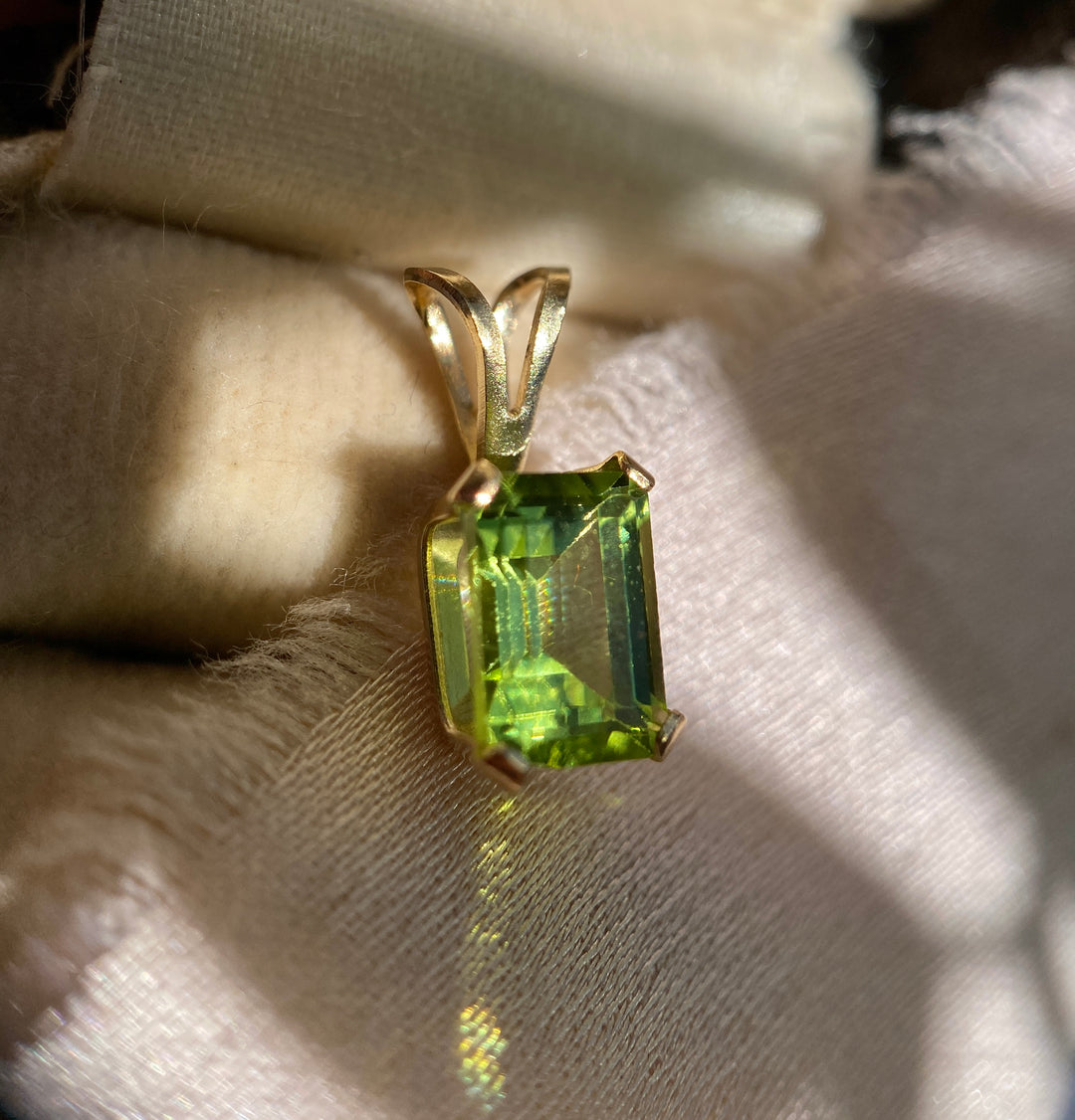 Peridot Pendent in 14k Yellow Gold