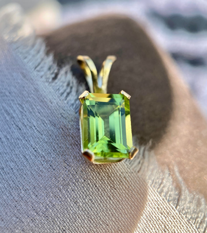 Peridot Pendent in 14k Yellow Gold