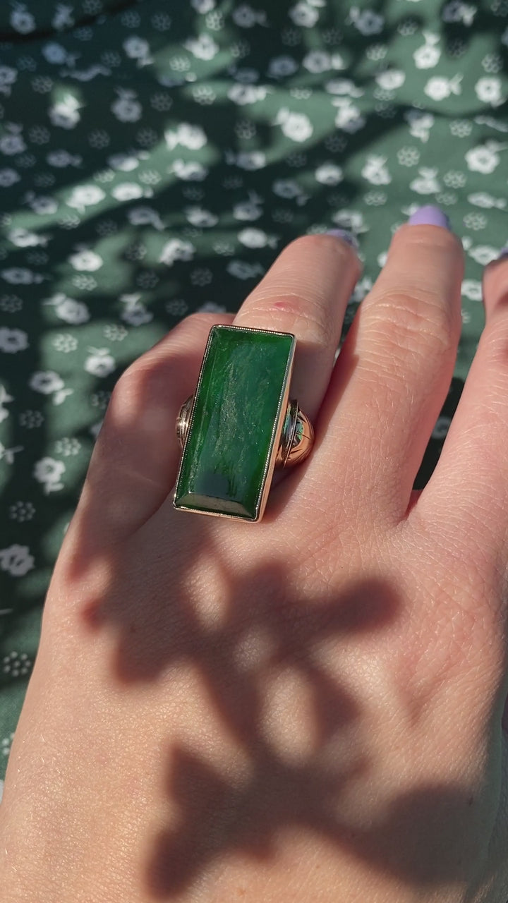 Retro 1940’s Jade Ring in 15k Warm Yellow Gold