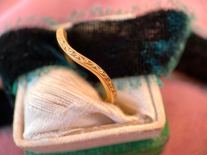 Jabel Detailed Scrollwork Chevron Band in 18k Yellow Gold