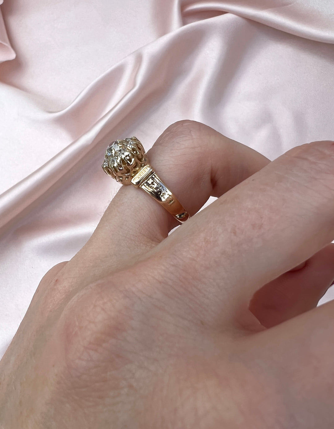 Victorian 1.10tcw Old Mine Cut Diamond Ring in 18k Gold