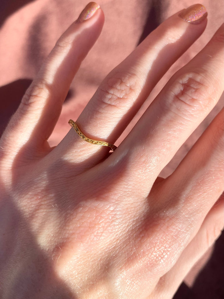 Jabel Detailed Scrollwork Chevron Band in 18k Yellow Gold